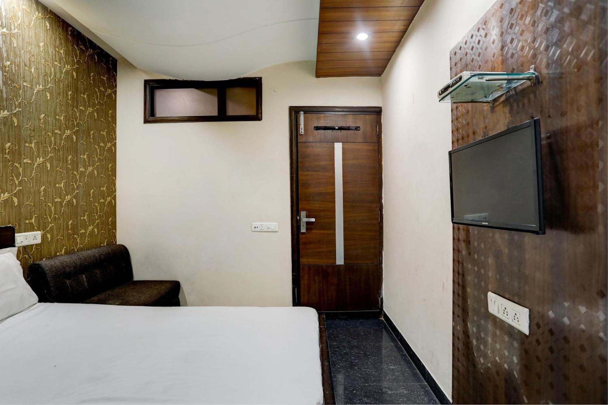Hotel O Hcn Ludhijána Kültér fotó