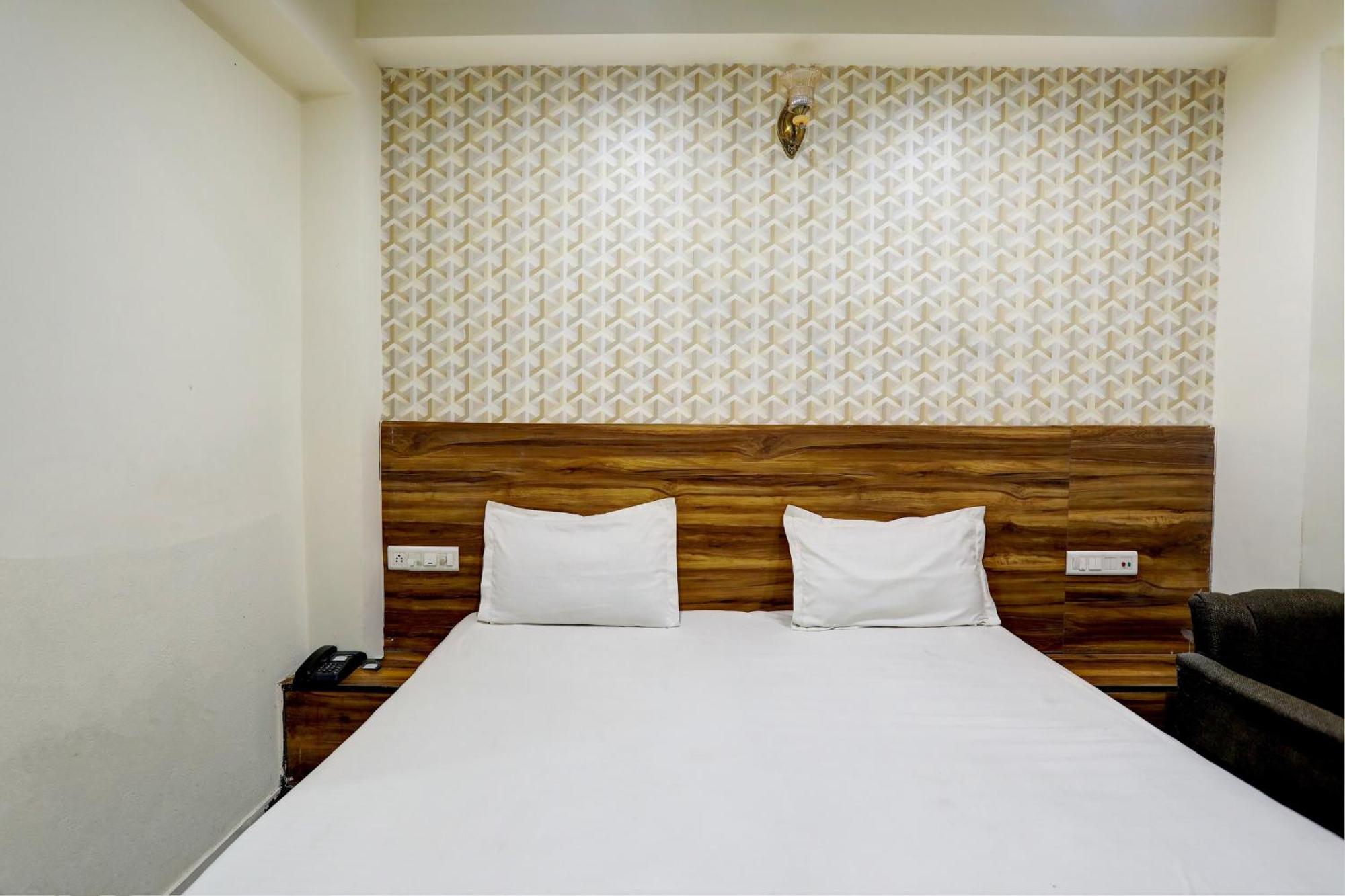 Hotel O Hcn Ludhijána Kültér fotó