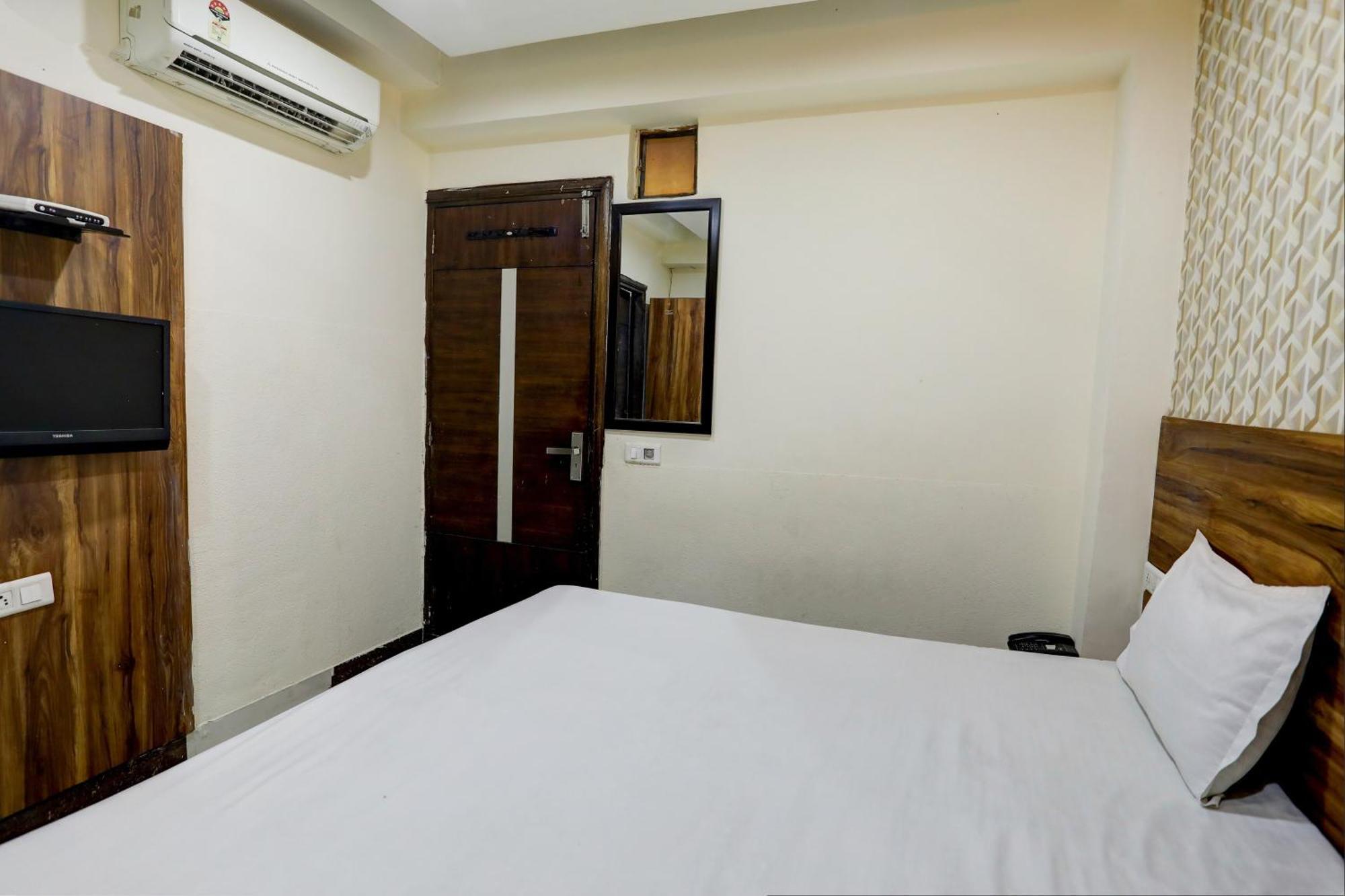 Hotel O Hcn Ludhijána Kültér fotó