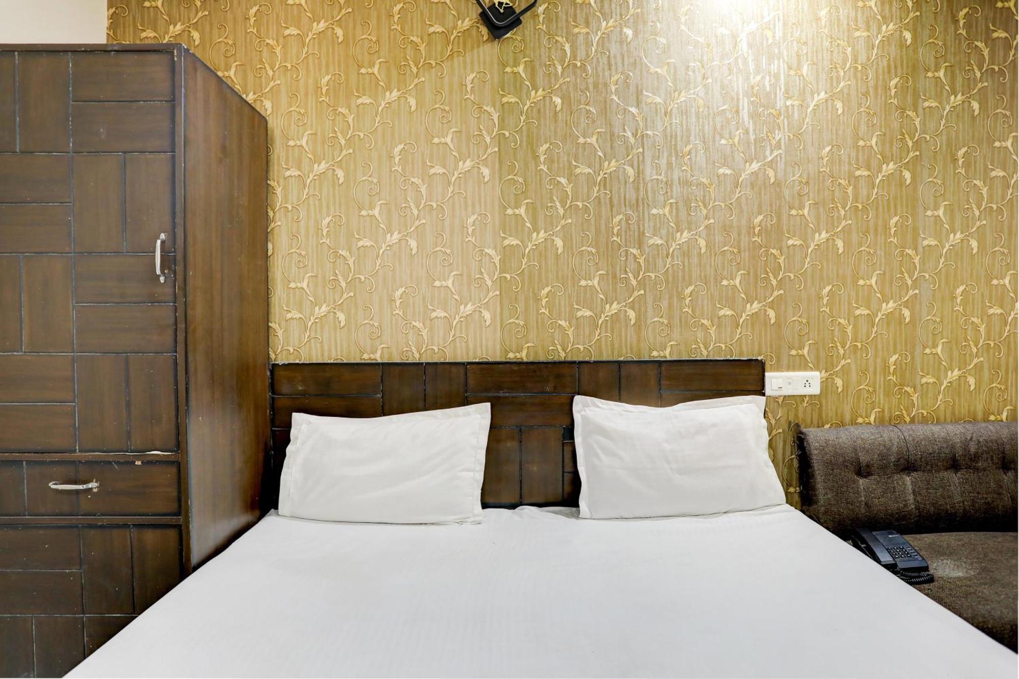 Hotel O Hcn Ludhijána Kültér fotó